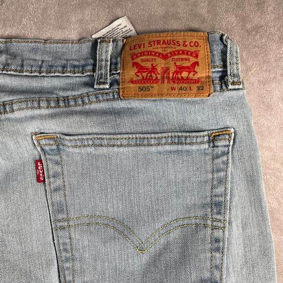 Levi’s 505 Light Wash Denim Jeans - Picture 3 of 9